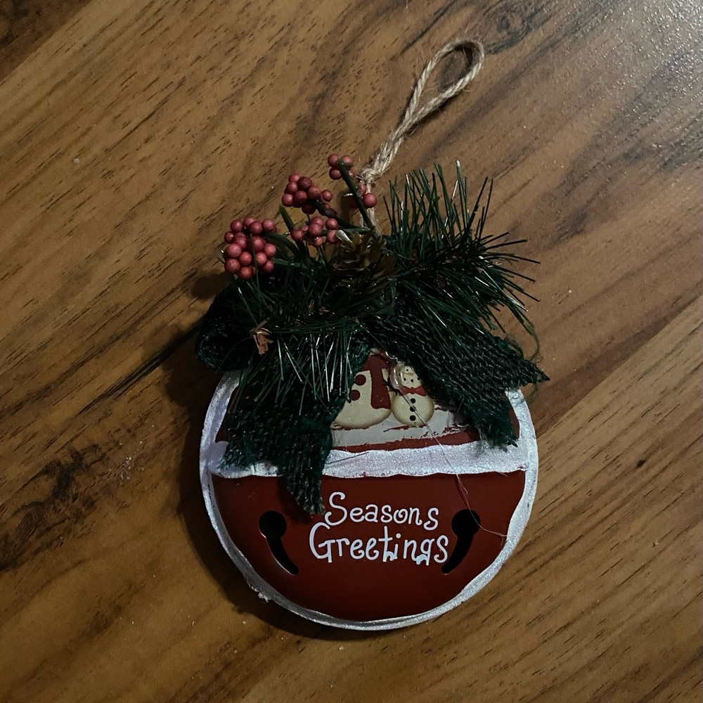 Seasons Greetings Metal Decorative Christmas 🎄 Ornament (Unbranded)